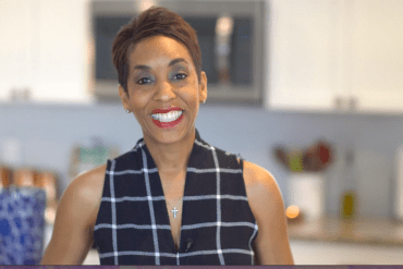The Mom Who Can't Cook Show creator and host Catenya McHenry cooks the Hello Fresh recipe Sriracha Pork Chops