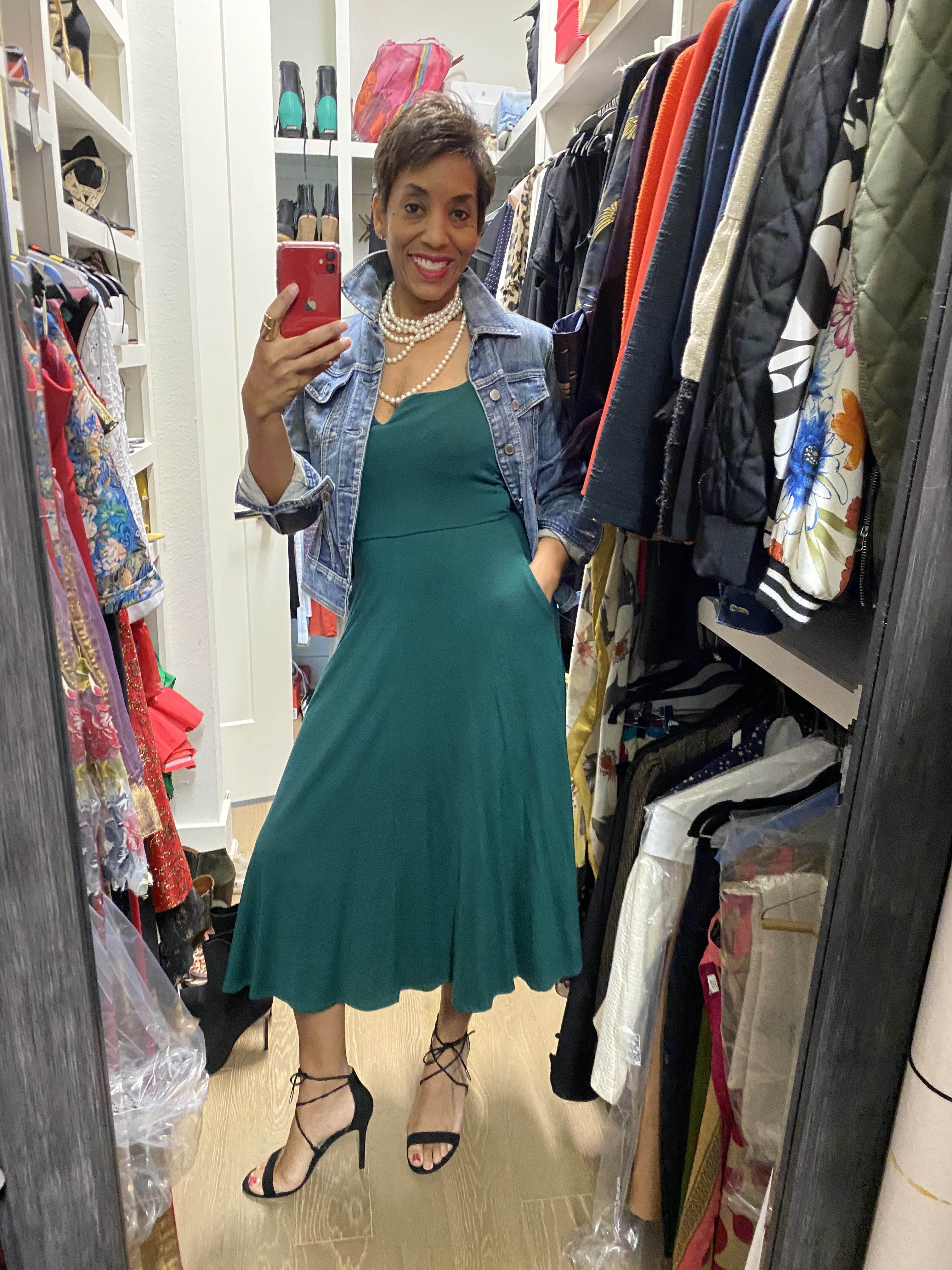 Restylist Catenya McHenry wears a green Rou Midi Fit &Flare dress from Reformation at Nordstrom. She show 3 ways to style the strappy midi dress with pockets.