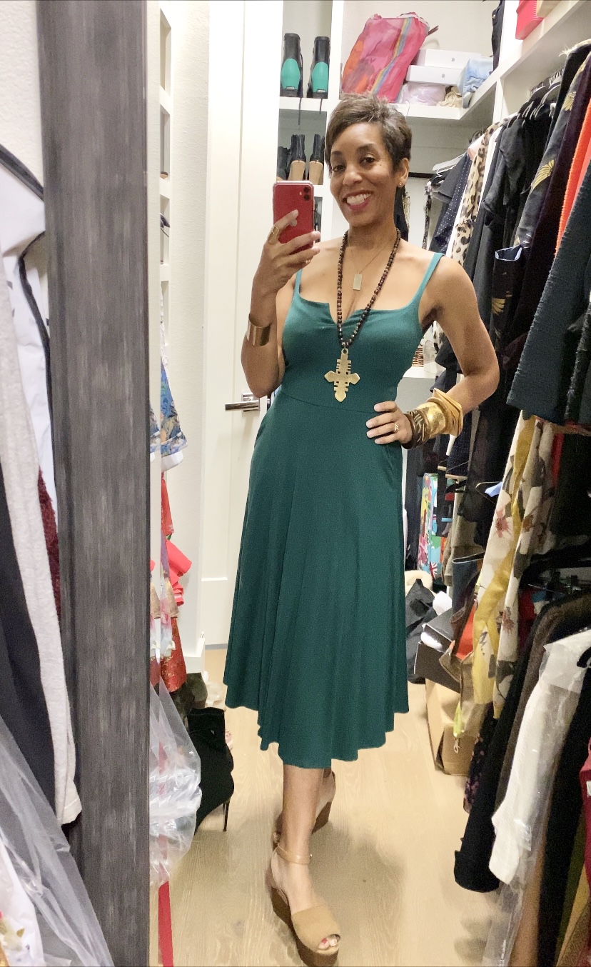 Restylist Catenya McHenry wears a green Rou Midi Fit &Flare dress from Reformation at Nordstrom. She show 3 ways to style the strappy midi dress with pockets.